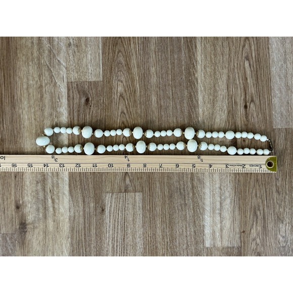 Vintage Lucite Necklace From The 50's to 60's Excellent‎ Condition Larger Beads - Picture 4 of 4